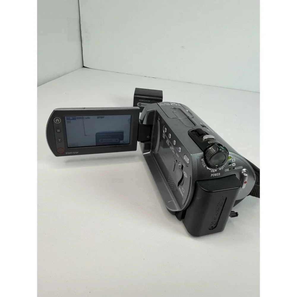 Sony Handycam DCR-SR82 60GB HDD Camcorder 25x Zoom 2.7